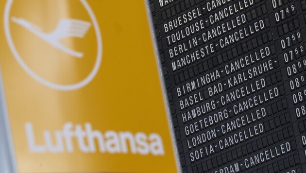 Hundreds of Lufthansa flights will be canceled on Wednesday. Connections to Austria are also affected. (Bild: APA/dpa/Boris Roessler)