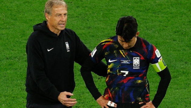 Herbe Enttäuschung für Jürgen Klinsmann (li.) und Stürmerstar Son Heung-Min (Bild: APA/AFP/KARIM JAAFAR)