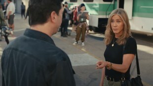 Was ist da los? Jennifer Aniston erkennt ihren alten „Friends“-Kumpel nicht mehr.  (Bild: youtube.com/ubereats)