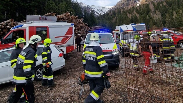 Celkem bylo nasazeno 30 hasičů. (Bild: BFVMZ/FF Altenberg)
