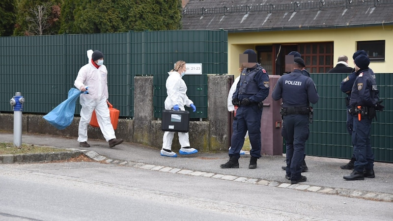 Forensics at the crime scene in Würnitz (Bild: Thomas Lenger, Krone KREATIV)