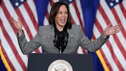 Kamala Harris genießt besonders bei Frauen und Hispanics Beliebtheit. (Bild: Morry Gash / AP / picturedesk.com)