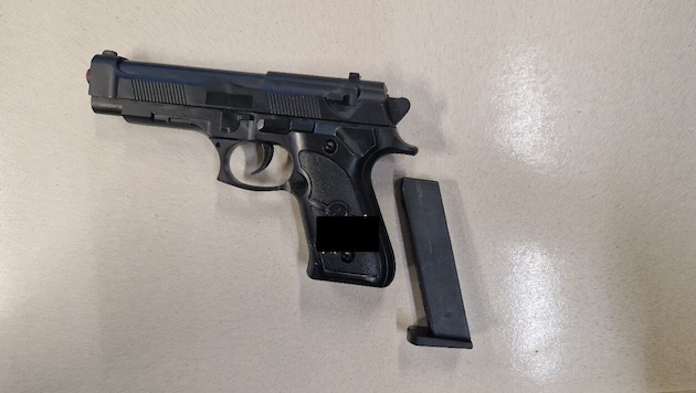 The suspect threatened the employee with this weapon. (Bild: LPD Wien)