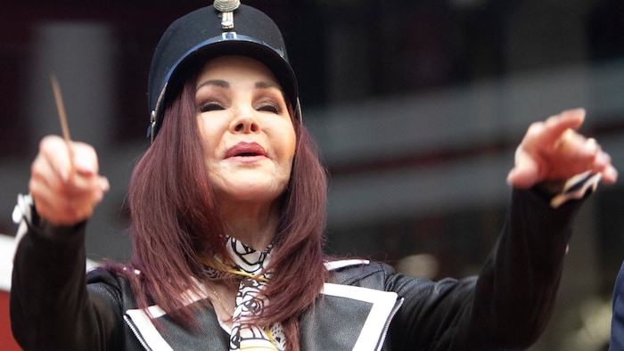 Priscilla Presley schwang bei der Autogrammstunde den Taktstock.