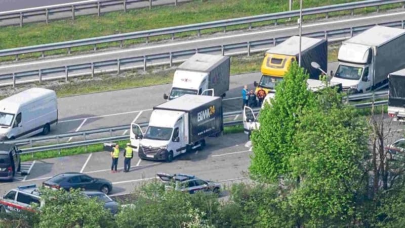 Auf diesem Parkplatz der A12 passierte im vergangenen Mai der Mord. (Bild: ZEITUNGSFOTO.AT / APA / picturedesk.com)