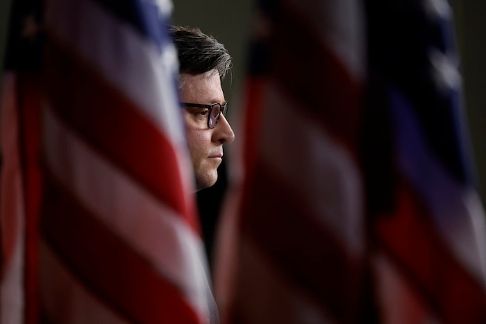 Mike Johnson wird in Washington bereits als Trumps „Sockenpuppe“ verspottet.