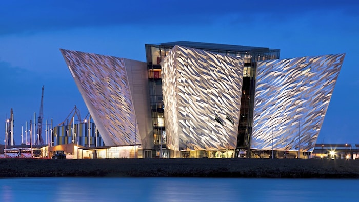 Unbedingt einplanen sollte man bei einem Belfast-Besuch das „Titanic“-Museum. 