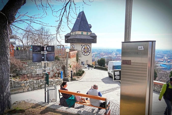 Die traumhafte Aussicht vom Uhrturm kann während der Semesterferien nicht genossen werden.