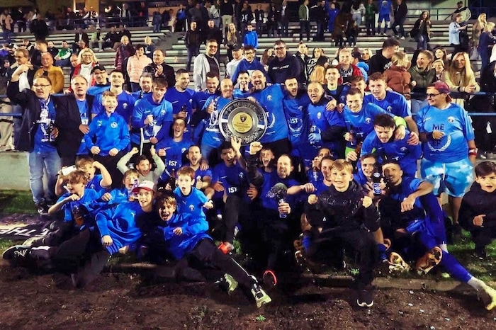 Meister in der Burgenlandliga in der vergangenen Spielzeit. Die Euphorie rund um den Verein und ...