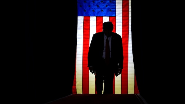 Trump 2024 seçim yılına uzun bir gölge düşürüyor. (Bild: AP)