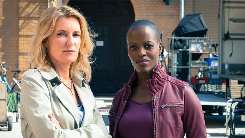 Explosives Duo: Maria Furtwängler (links) als Hauptkommissarin Charlotte Lindholm und Florence Kasumba als Kommissarin Anaïs Schmitz. (Bild: NDR)