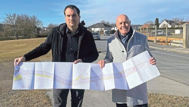 Wirtschaftshofleiter Markus Imre und Bürgermeister Georg Rosner präsentierten die Pläne für die Erneuerung von Straßenzügen in Oberwart. (Bild: Carina Fenz)
