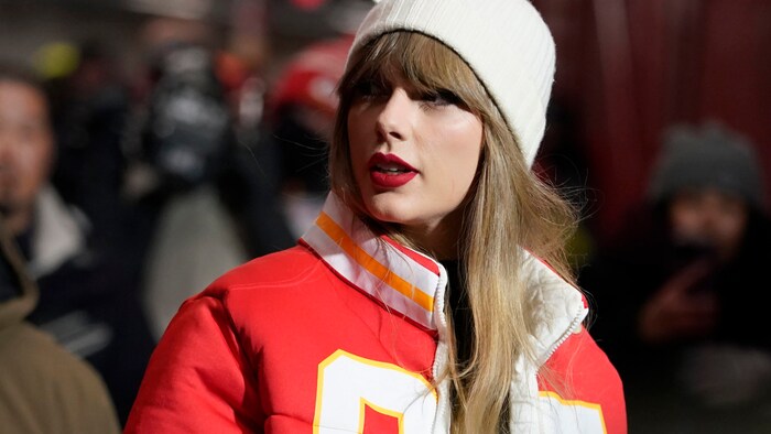 Der gegenwärtig größte Pop-Superstar der Welt wird derzeit von US-Student Jack Sweeney verfolgt.