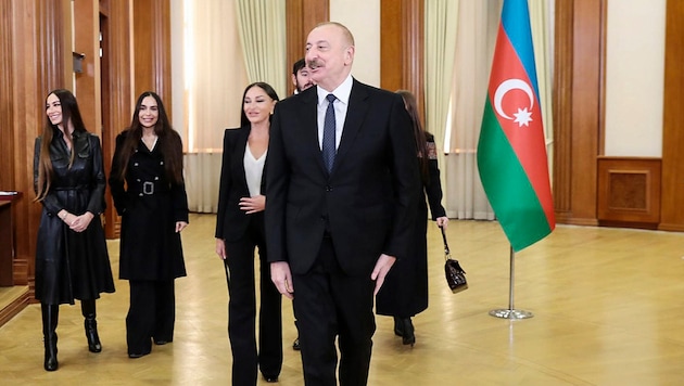 Azerbaijan's head of state Ilham Aliyev has been officially re-elected for his fifth term in office. (Bild: AP/Azerbaijani Presidential Press Office)