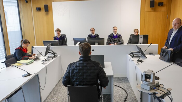 Der Polizei saß am Donnerstag vor dem Richter