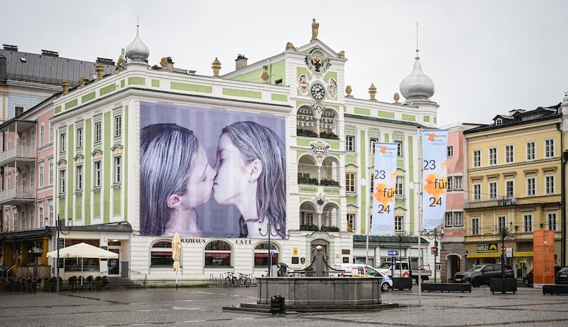 Das Werk ist noch zu sehen: Eyecatcher am Rathausplatz. (Bild: Wenzel Markus)