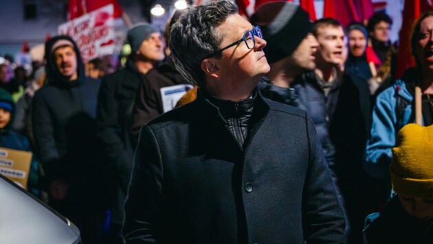 SPÖ-Landesparteichef Michael Lindner nahm an der Antifa-Demo gegen den Burschenbundball teil. (Bild: Klaus Schöngruber)