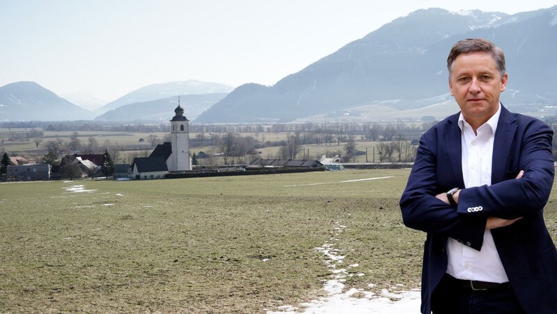 Lambert Schönleitner vor dem Leitspital-Areal  (Bild: Sepp Pail, Christian Jauschowetz, Krone KREATIV)