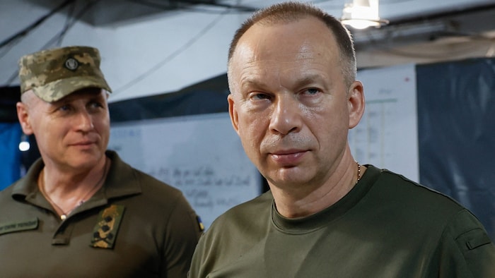 Oleksandr Syrskyj (re.) verantwortete einige der größten Erfolge gegen die russische Armee im ...