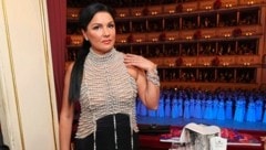 Anna Netrebko überraschte mit einem ziemlich aufregenden Opernball-Look. (Bild: Starpix/ Alexander TUMA)