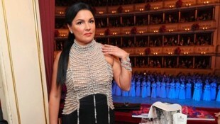 Anna Netrebko überraschte mit einem ziemlich aufregenden Opernball-Look. (Bild: Starpix/ Alexander TUMA)