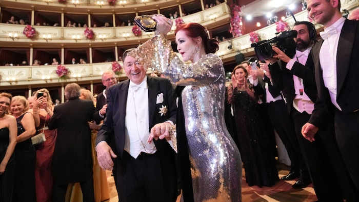 Priscilla Presley war der Stargast am Opernball. Das Interview mit ihr meisterte Weichselbraun, ...