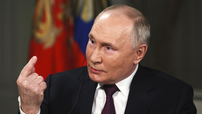 Putin dokázal rozhovor s americkým moderátorem dokonale využít jako kulisu pro svou propagandu.