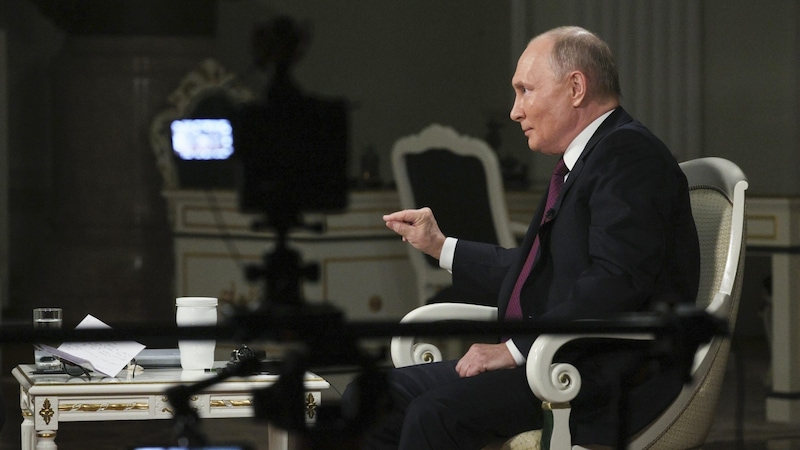 Putin fand das Interview mit dem US-Talkmaster offenbar langweilig.  (Bild: Sputnik)