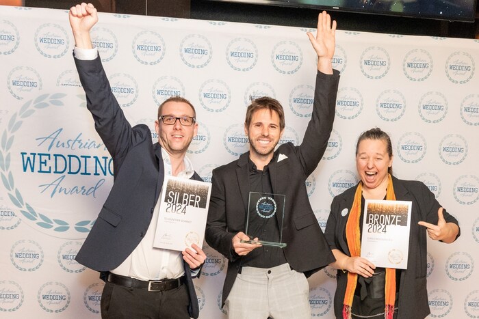 Jubel bei den DJs Martin Haslinger (Mitte) und Günter Schmidt (li.)