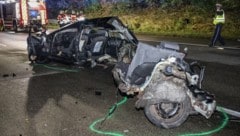 Der schwarze Audi wurde in zwei Teile gerissen. (Bild: laumat.at)