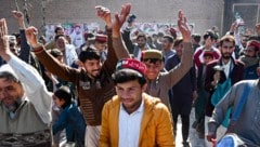 Bei der Parlamentswahl in Pakistan liegen unabhängige Kandidaten vorne. (Bild: AFP)