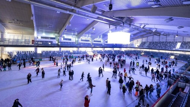 In der Heidi Horten-Arena tummelt es sich während der ICE PARTY. (Bild: Kärntner Messen/NZ Photo/Zangerle)