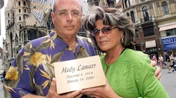 Hedy Lamarrs Tochter Denise Loder-DeLuca mit ihrem verstorbenen Bruder 2003 in Wien. Ein Lamarr-Museum für Wien war sein Lebenstraum. (Bild: Martin Jöchl)