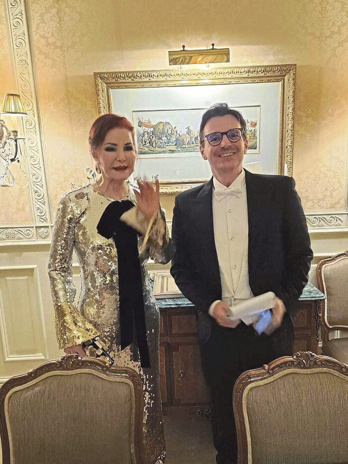 Noch vor der Oper und der Abholung durch Mörtel traf „Krone“-ADABEI Norman Schenz die Presley in ...