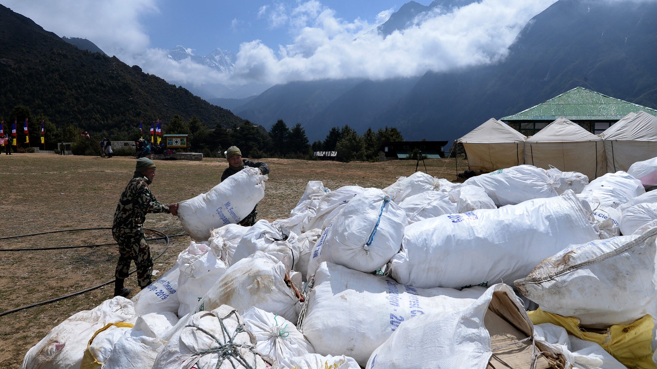 Severe poop problem - Mount Everest: poop has to go back in bags