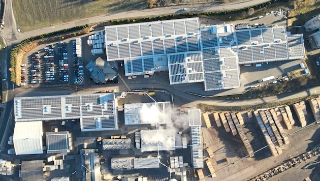Auf den Dächern des Sägewerks Stora Enso entstand eine PV-Anlage