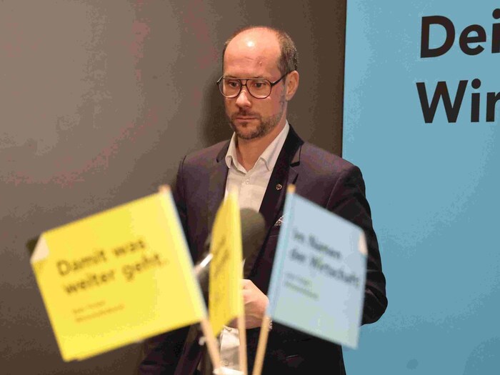 Mario Gerber took note of the result with a blank expression.