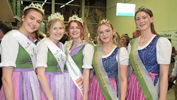 Auch die Narzissenhoheiten und die Dachstein-Hoheiten tanzen beim Ball an (Bild: Sepp Pail)