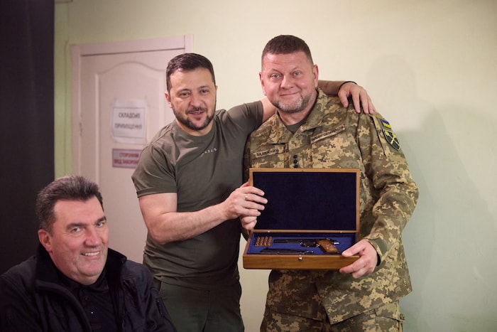 Selenskyj und Saluschnyj waren zu Kriegsbeginn ein Herz und eine Seele.