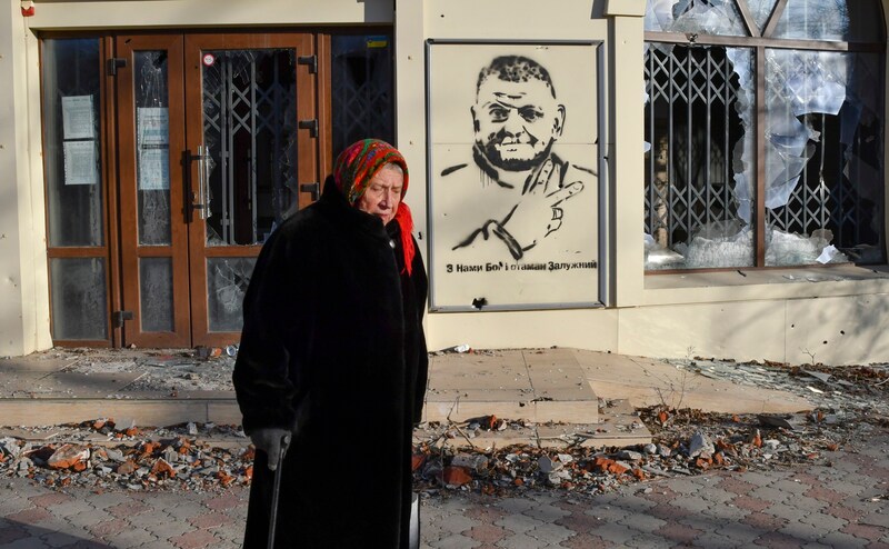 Saluschnyj wird innerhalb der Zivilbevölkerung ein Heldenstatus zugesprochen. (Bild: Andriy Andriyenko/AP/picturedesk.com)