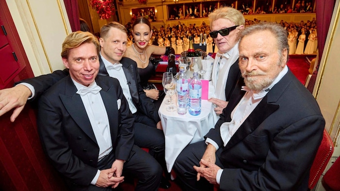 Ruhe vor dem Sturm: Werner, Pocher, Meyer-Wölden, Heino und Nero (von links)