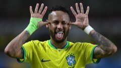 Neymar muss vorerst keine Millionenstrafe zahlen.  (Bild: APA/AFP/CARL DE SOUZA)