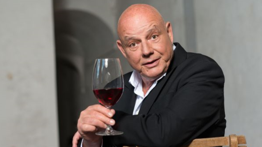 Wolfgang Böck ist ein echter Kenner, weiß also, wovon er bei „Rund um den Wein“ spricht. Er ist ebenso bei verschiedenen Institutionen Weinpate. (Bild: Vogus)
