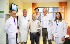 In einer achtstündigen Operation konnte dem 61-jährigen Niyazi Akpinar ein großer Krebstumor mitten aus dem Herzen entfernt werden. (Bild: ANDREAS TROESTER)