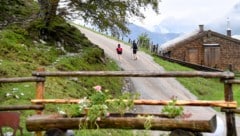 Wanderer auf der Genneralm (Bild: APA/BARBARA GINDL)