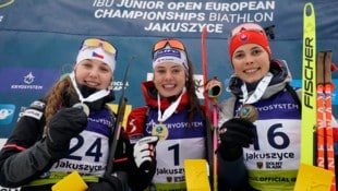 Anna Andexer (M.) gewann bei der Junioren-EM in Polen zweimal Gold und einmal Bronze. (Bild: Koksarovs/IBU)