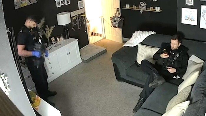The officers took advantage of the waiting time - they watched Netflix and worked out in the ...