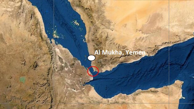 Vor der Küste des Jemens ist am Montag im Roten Meer erneut ein Handelsschiff mit Raketen angegriffen worden. (Bild: twitter.com/UKMTO)