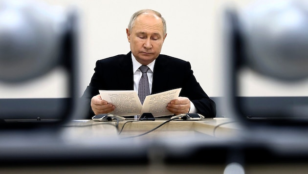 Vladimir Putin is known for his not exactly squeamish treatment of critical media. (Bild: AP)