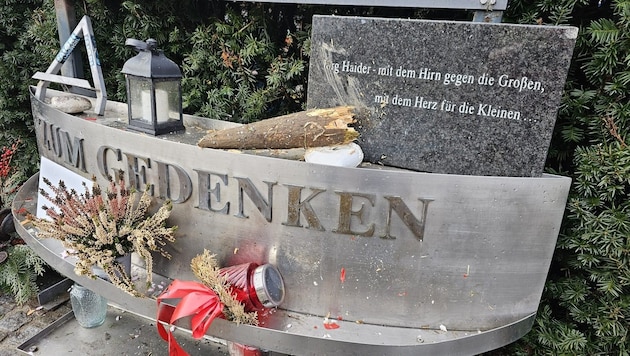 Kimliği belirsiz kişiler Lambichl'deki Haider anıtını tahrip etti. (Bild: FPÖ Kärnten)